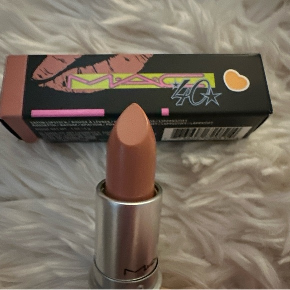 Rare / MAC Cosmetics 40 year’s anniversary Soft Beige Fleshpot Lipstick - Picture 5 of 5